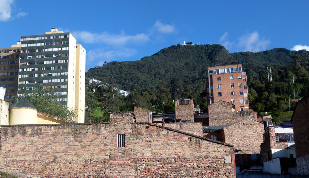 Hostal Chorro De Quevedo Bogotá Exteriör bild